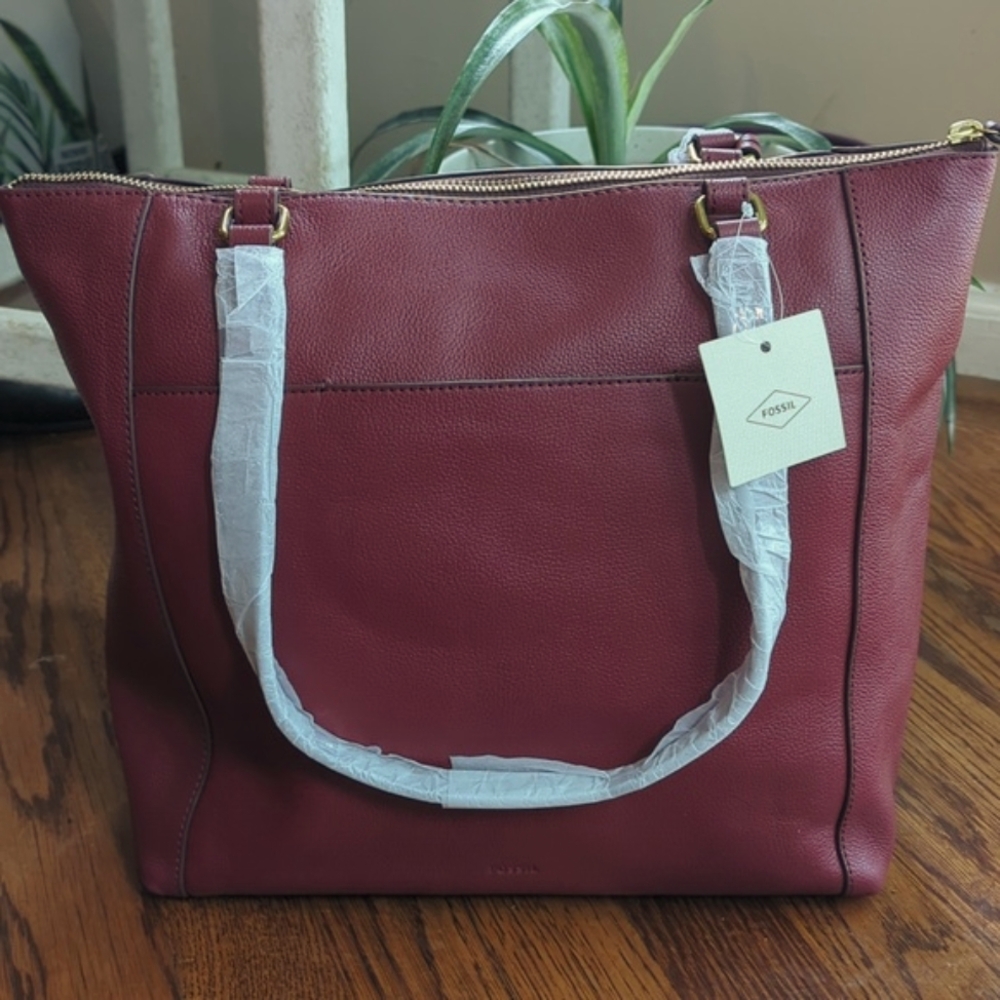 NWT Fossil Tara Shopper Red Velvet